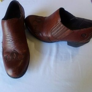 Born 6.5 Western style shoe